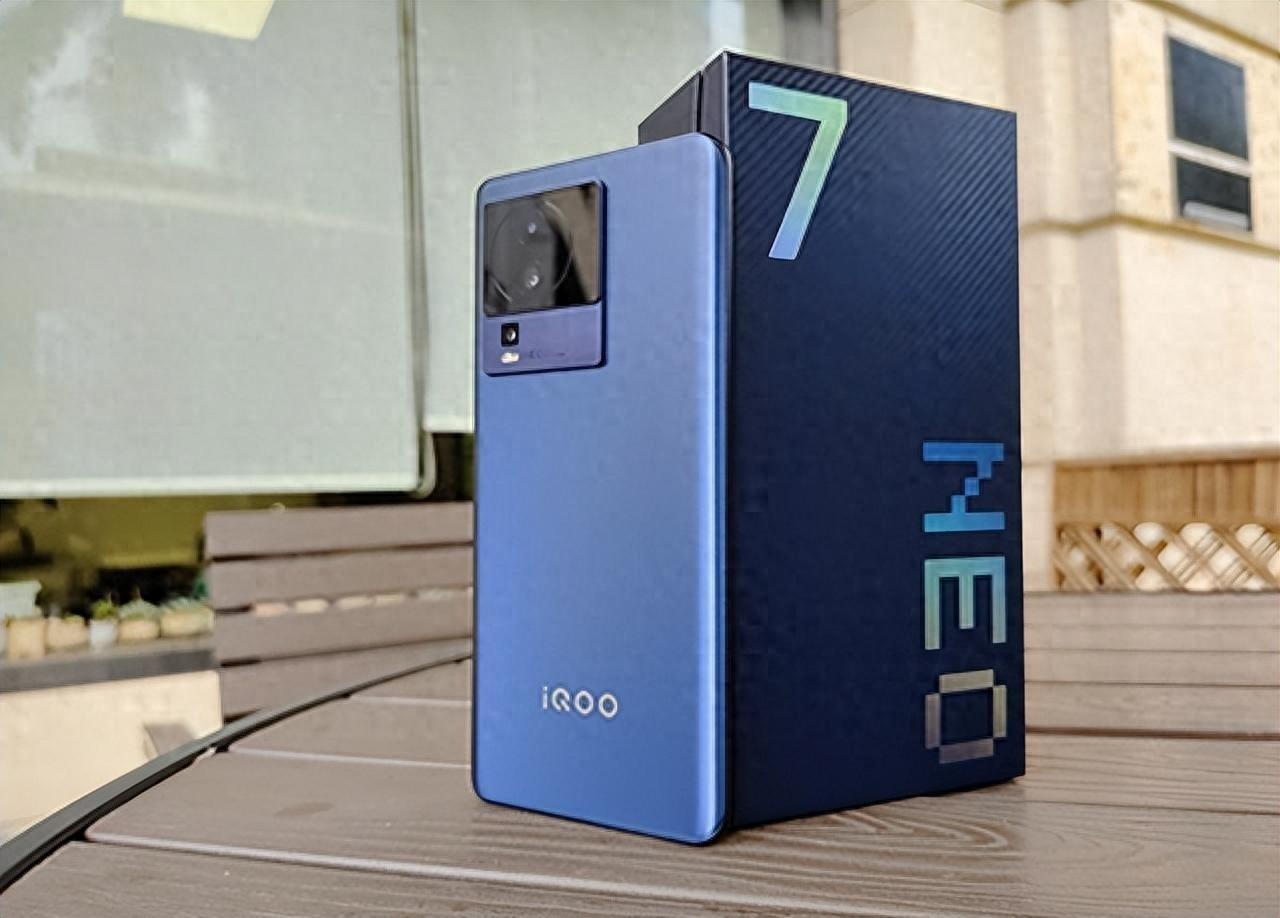 2024年换手机，这4款高口碑手机降至1000左右，当下很适合入手