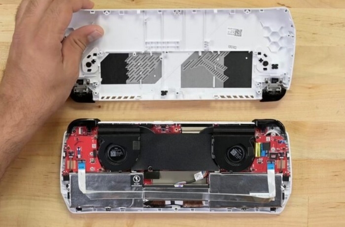 换配件很轻松:华硕 ROG ALLY 掌机拆解,摇杆也可拆,板载内存