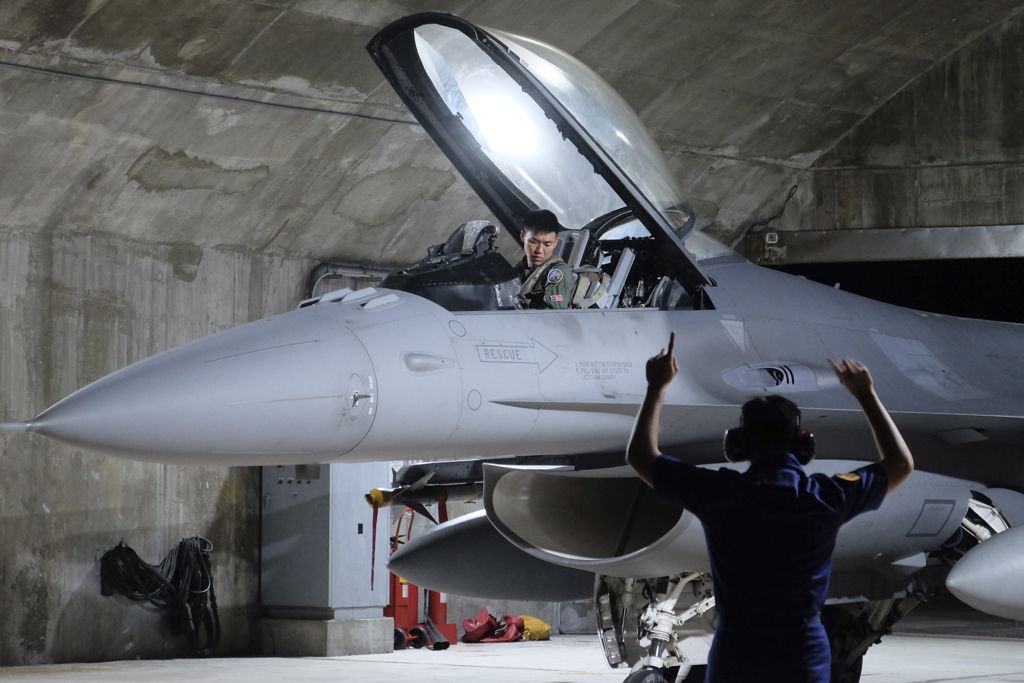 台军F-16V将安装美制红外搜索系统，号称能发现歼-20，真靠谱吗？