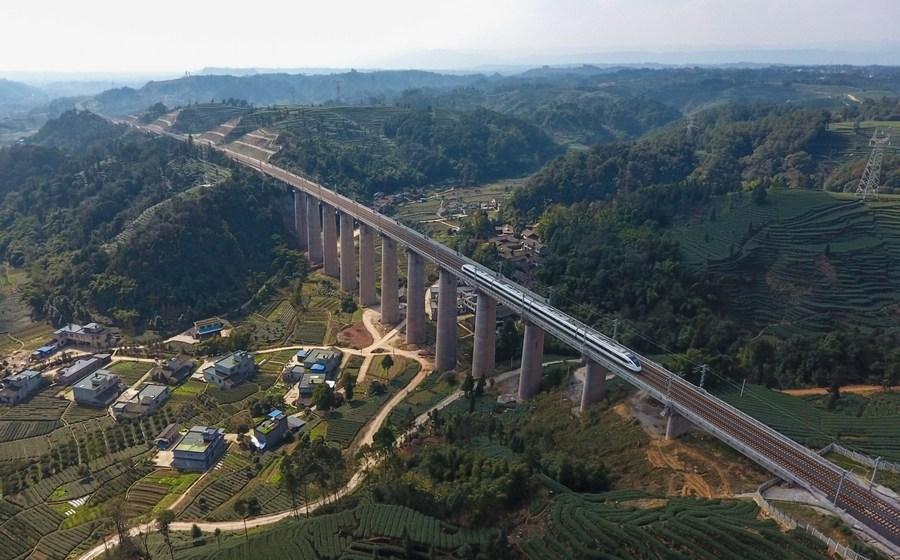 每日一词∣ 川藏铁路 Sichuan-Tibet Railway