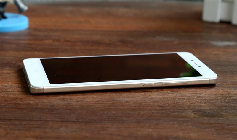 这手机真奇怪,高配版竟比不上标准版?