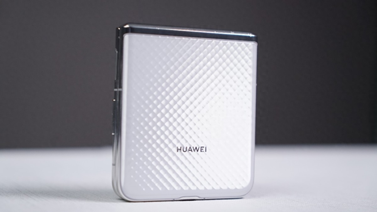 华为今年最后的旗舰！P50 Pocket上手