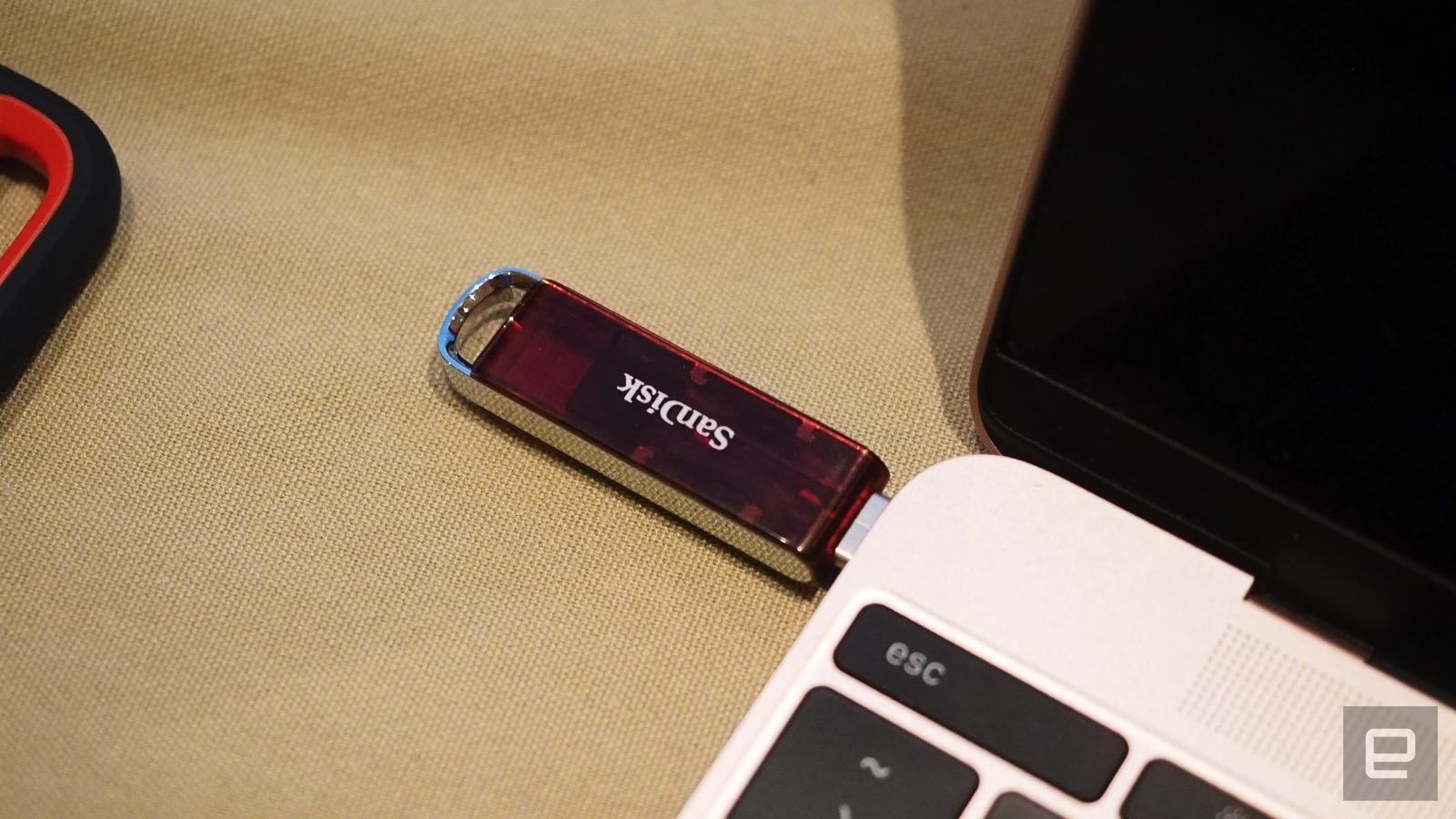 惊人！闪迪展出1TB U盘：硬币大小，USB-C接口