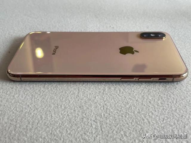 手机进水最快的解决办法（华为手机掉水里几秒没事吧）