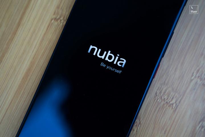 努比亚 Z50 Ultra 首发体验:倔强,又倔又强的一台手机