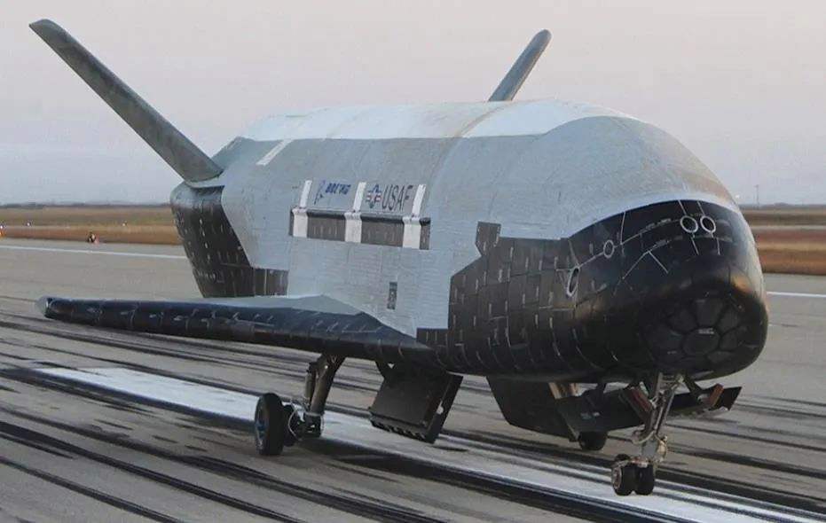 全球唯二的空天飞机X37B在轨908天返回，美太空军：中国的还在轨