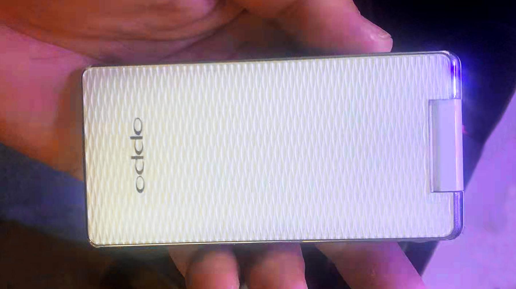 翻盖设计专注音乐，体验这款老OPPO手机，当年随处放歌的街机