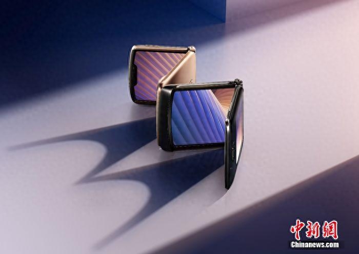 联想集团和中国电信合作 发布摩托罗拉razr刀锋5G折叠手机