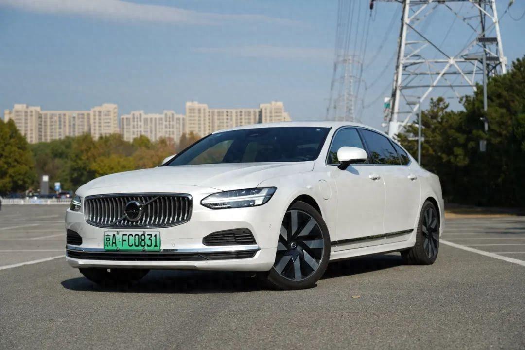 零百加速四秒九，上手倍儿有信心：试驾沃尔沃S90 T8
