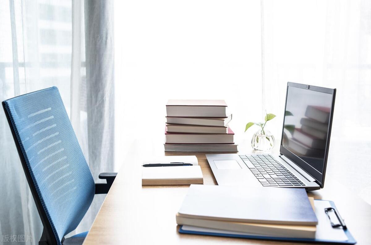 u盘在电脑上读不出来