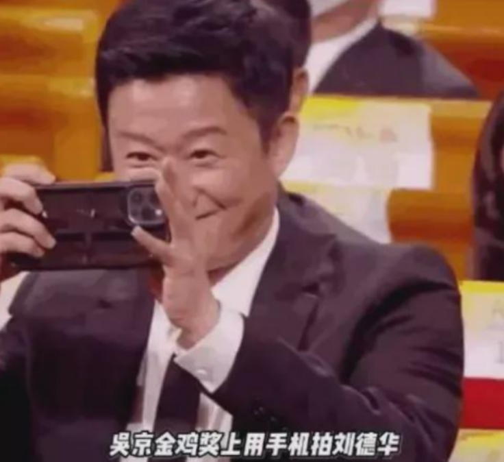 吴京拿苹果手机拍照，网友呼吁中兴起诉，中兴的回应把格局打开了