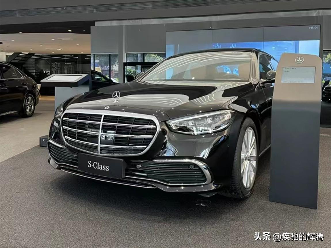 奢华大气！2023款奔驰S400L豪华型到店实拍！曜岩黑！上路超110万