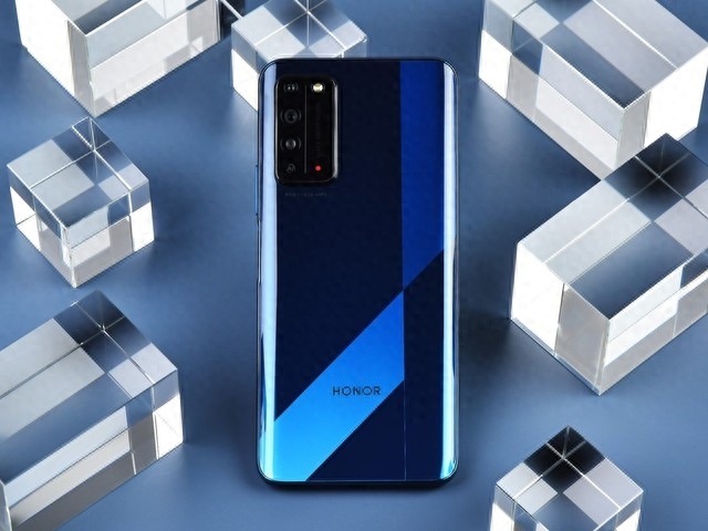 荣耀X10正式发布 1899元起售 同价位&quot;难遇敌手&quot;