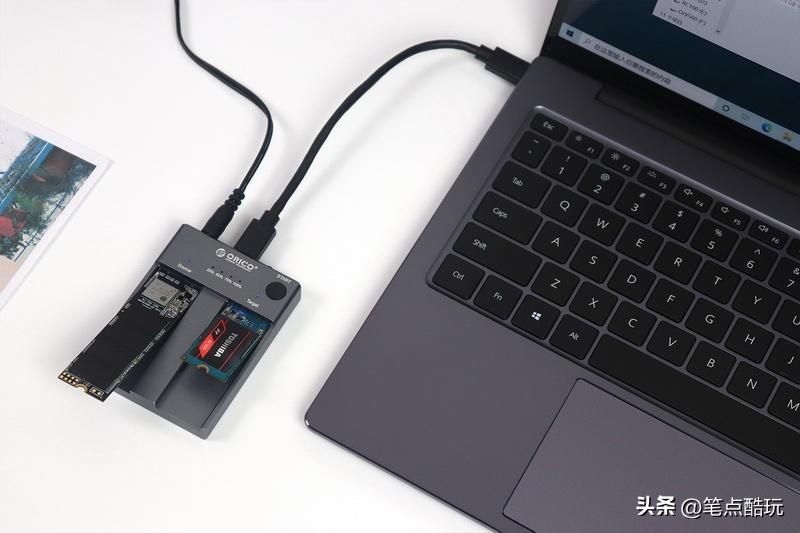 拆机M.2固态硬盘莫闲置，新旧2块一键对拷，双盘位SSD底座更实用