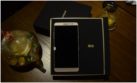 酷派锋尚MAX：一机双系统，您的贴身安全管家