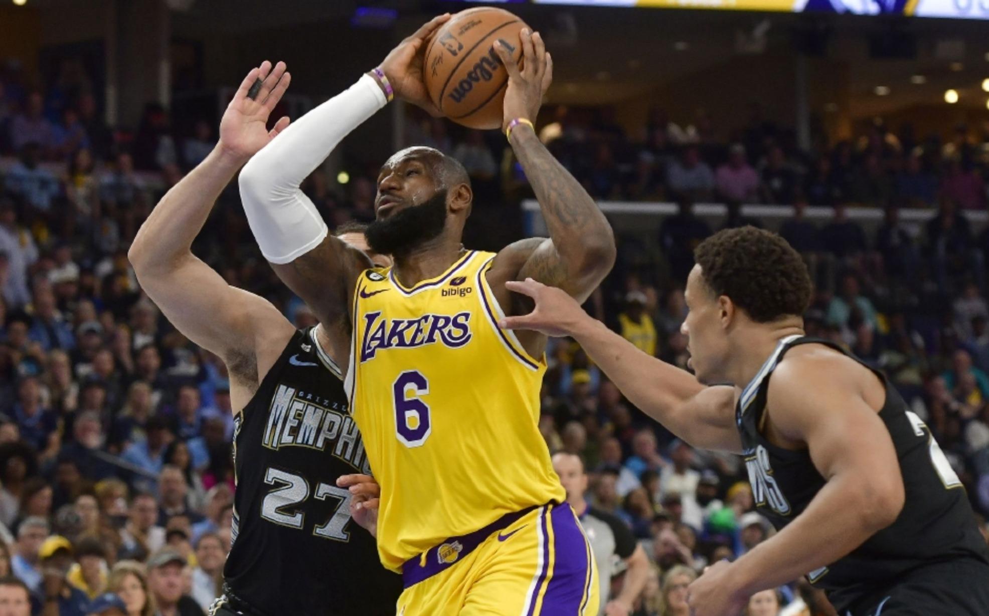 正在视频直播4场NBA赛事：太阳VS快船，灰熊VS湖人，没会员也能看