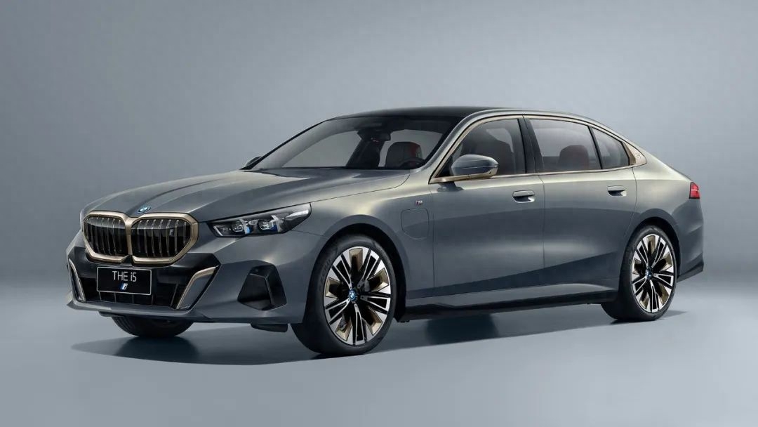 国产宝马i5发布!中国独享8K大屏!