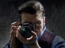 索爱LT18i手机，打电话贴近耳朵是黑屏，离开耳朵为何不亮呢？挂电话都很麻烦