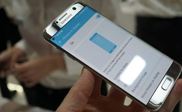 这4部曲面屏手机价格相差很大,最贵的一部在国外价格3万