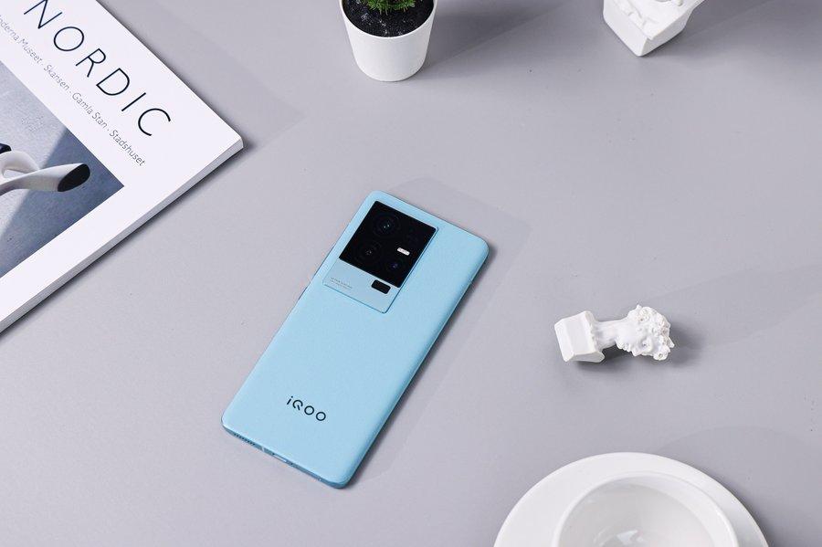 iQOO 11S评测：200W闪充+超算独显芯片，解锁手游新体验