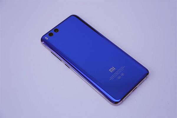 手机该不该插存储卡:厂商各说各有理,调研报告把他们全怼了