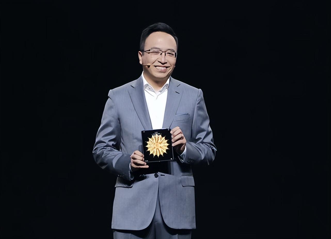 荣耀Magic V2:干翻华为轻薄折叠屏新标杆,仅有9.9mm厚231g重