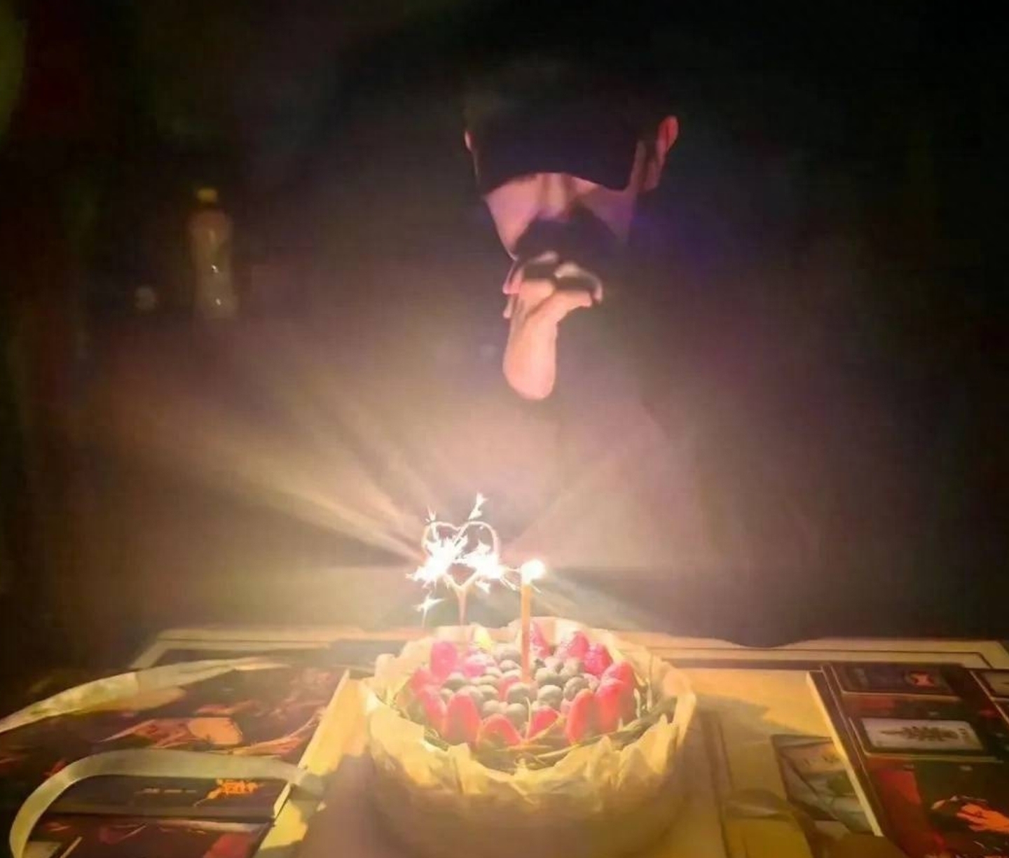 31岁邓伦石家庄高调庆生,千架无人机应援,邓伦回应:我会努力