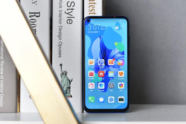 华为nova 5i评测：极点屏+全场景四摄，打造年轻新势力