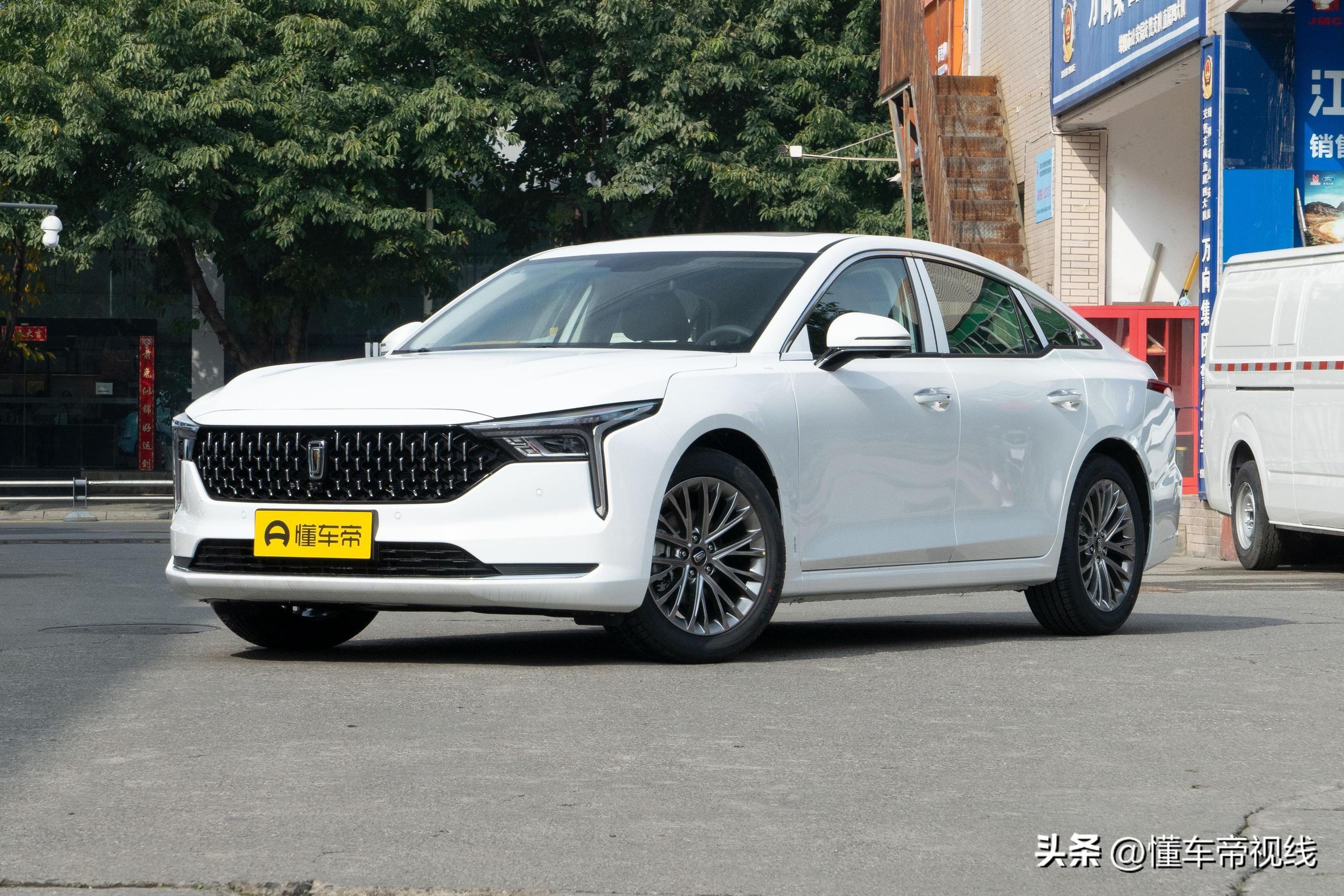 新车｜10.79万元起 奔腾B70 70周年纪念版上市 配置调整/搭1.5T动力