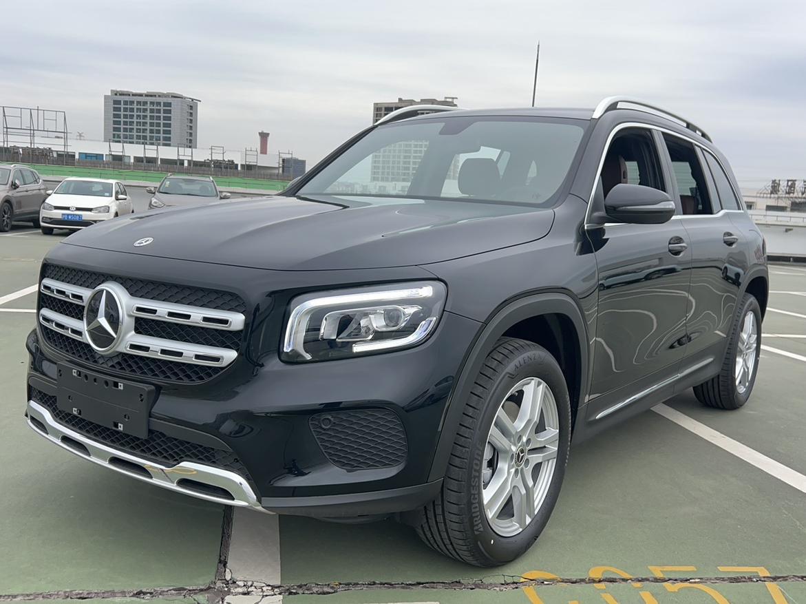 超高颜值奔驰GLB:跌到21.05万,对比奥迪Q4 e-tron 哪个更合适买?