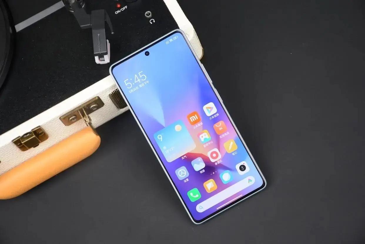 国产手机热销第一名，5000mAh+6400万三摄，16GB+1TB仅售2399元