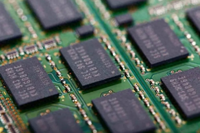 16GB DDR4 3200Hz跌至150元!一文告诉你内存怎么选