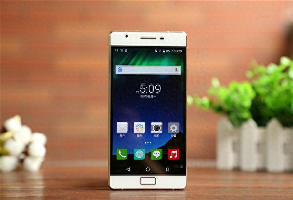 飞利浦新品手机X818曝光 竟然能抗菌!