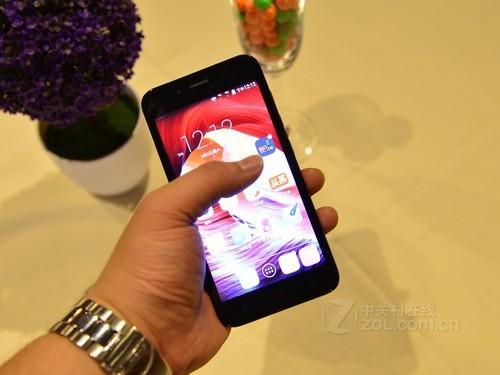 小辣椒红辣椒性价比高 京东小辣椒手机旗舰店799元销售中