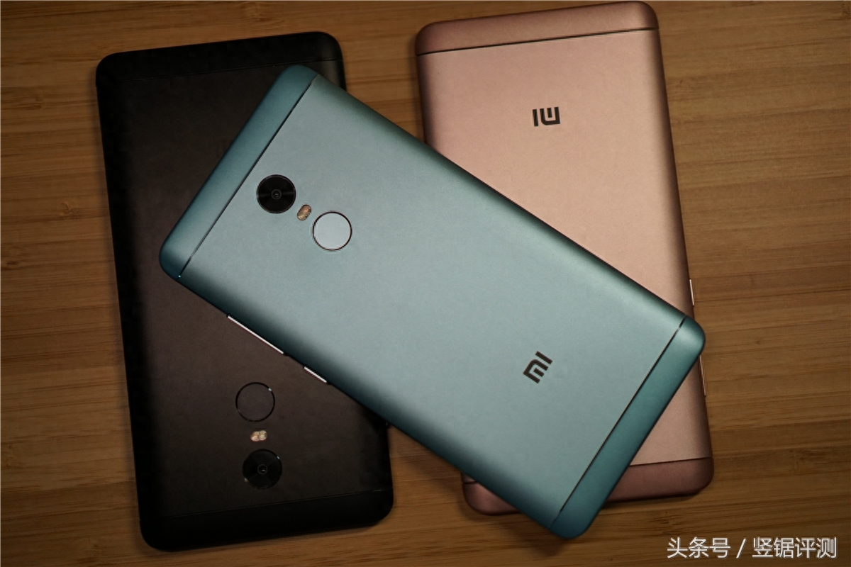 三款不同颜色的小米千元手机，你最喜欢哪一款？