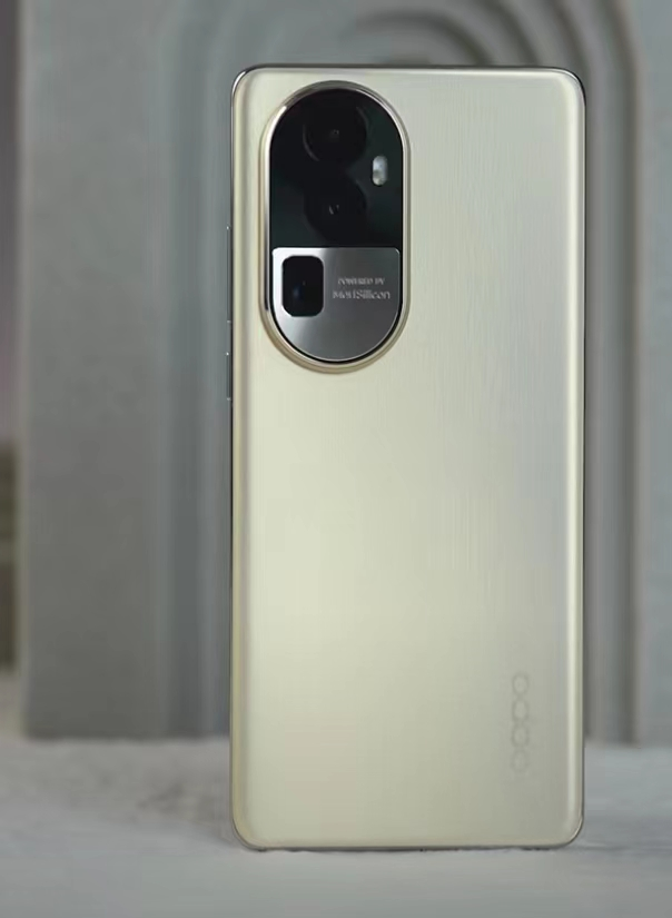 新发布的OPPO Reno10 性价比严重不足