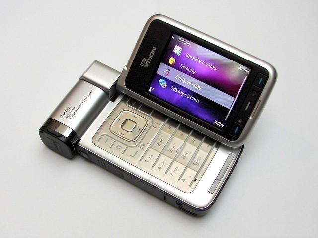 特立独行倒闭?千篇一律畅销?手机还能有个性吗