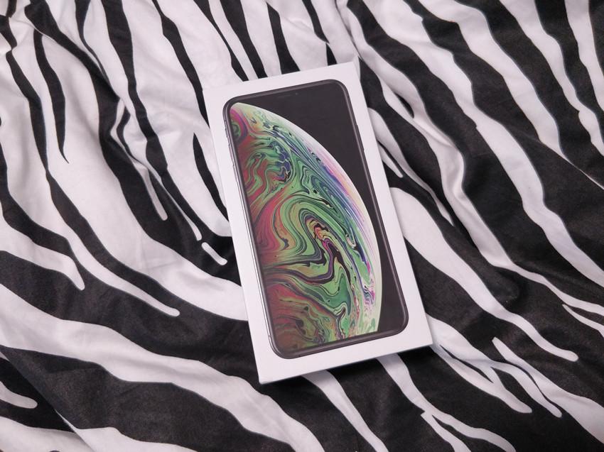9000多元的港版iPhone XS Max上手：心痛的开箱体验！