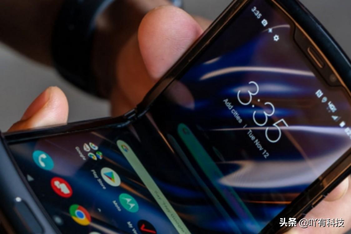 摩托罗拉Razr折叠手机，除了满满的情怀，这些缺点不能忽视