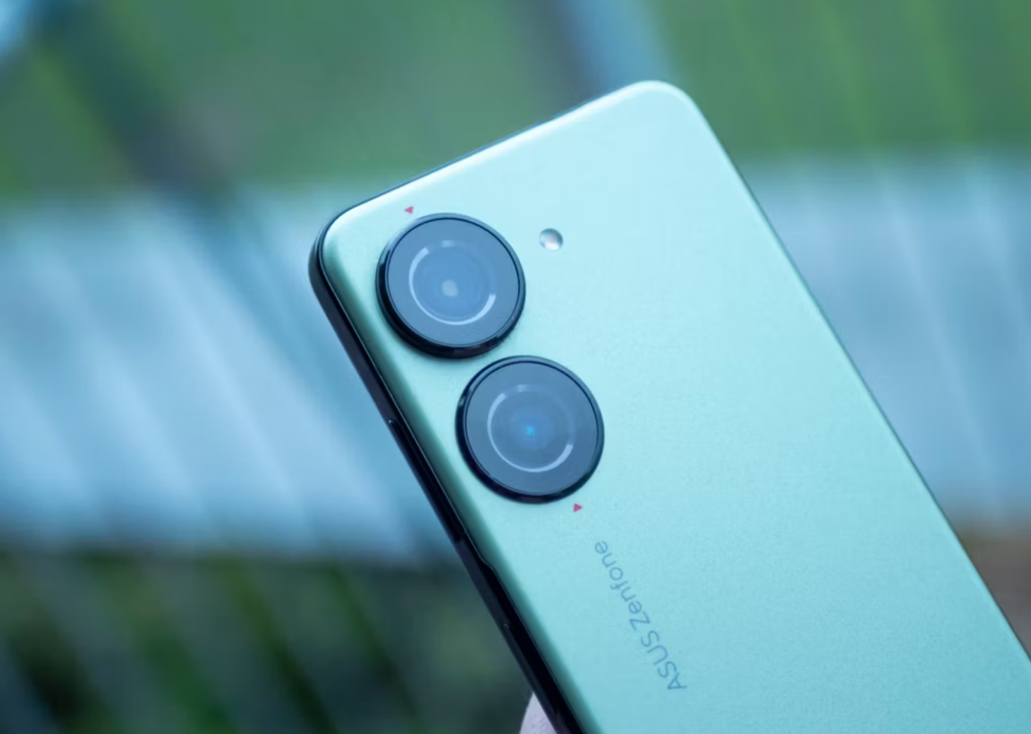 华硕Zenfone 10：比三星屏幕还小的8G2旗舰，5.9英寸拯救小屏党？