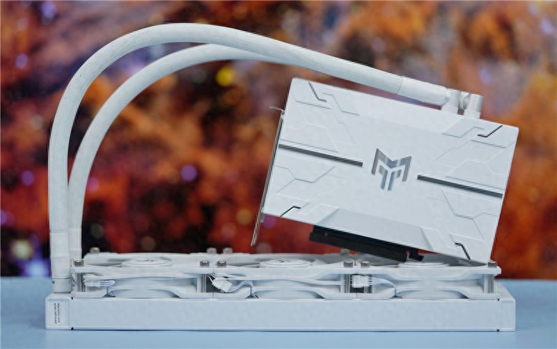 不再担心烧供电接口!影驰RTX 4090金属大师AIO OC评测:450W烤机半小时仅61度