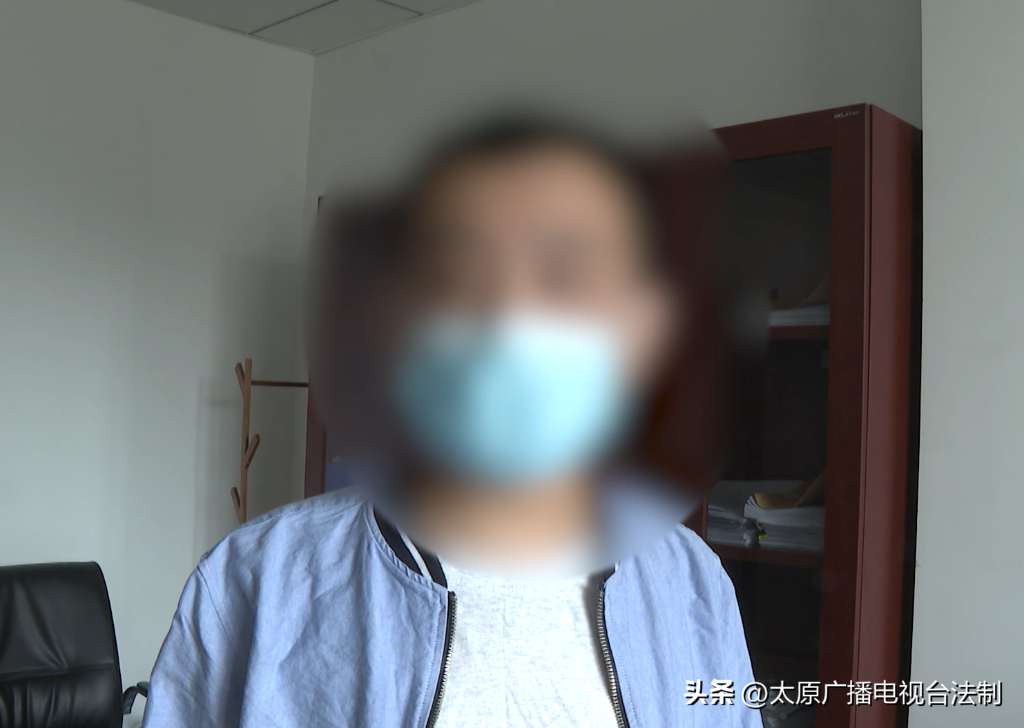 这个“小贼”胆儿挺肥！上门维修电脑，竟然偷换配件！有相同经历的群众赶紧