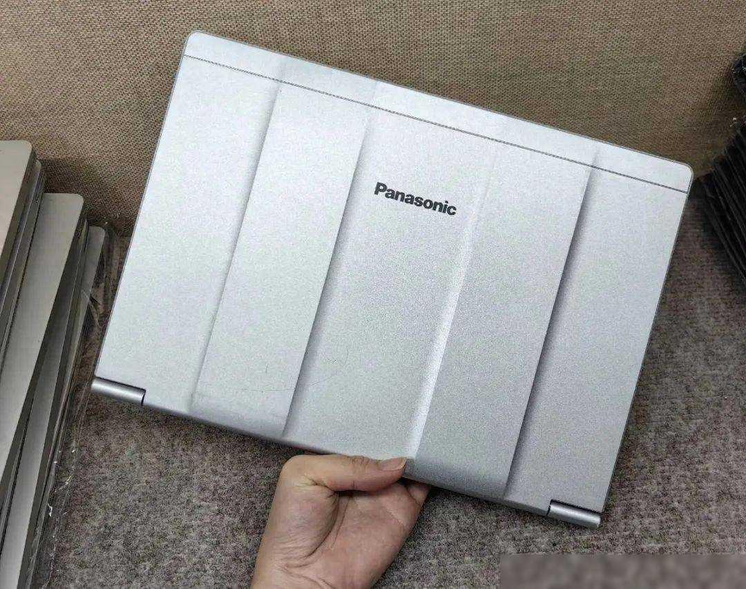 12.3英寸的“洋垃圾”笔记本,当年卖一万,如今卖一千