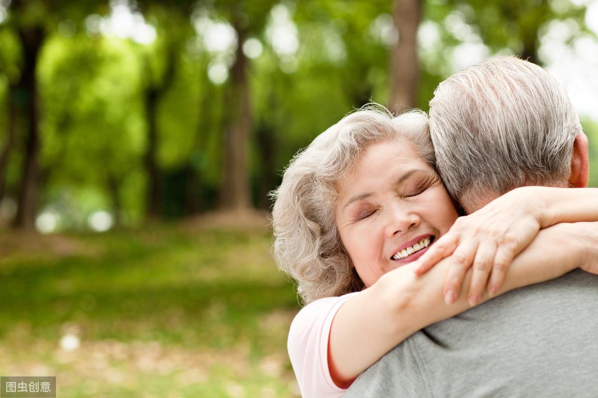 15秒记一个单词(第802个)embrace