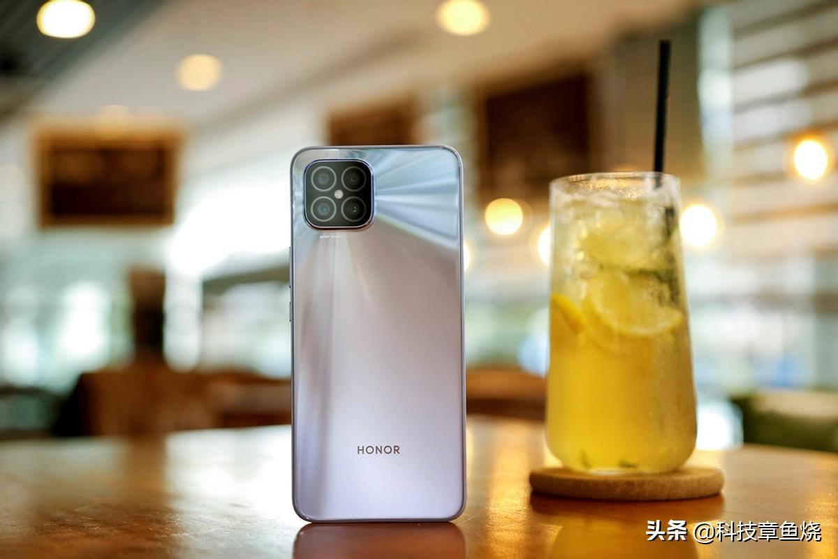 荣耀Play5上手评测：预期之外的升级，亮点颇多