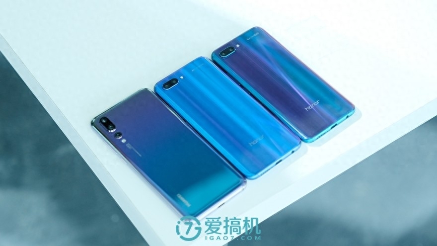 华为荣耀最强性价比旗舰来袭！荣耀10首发上手体验：会变色的手机