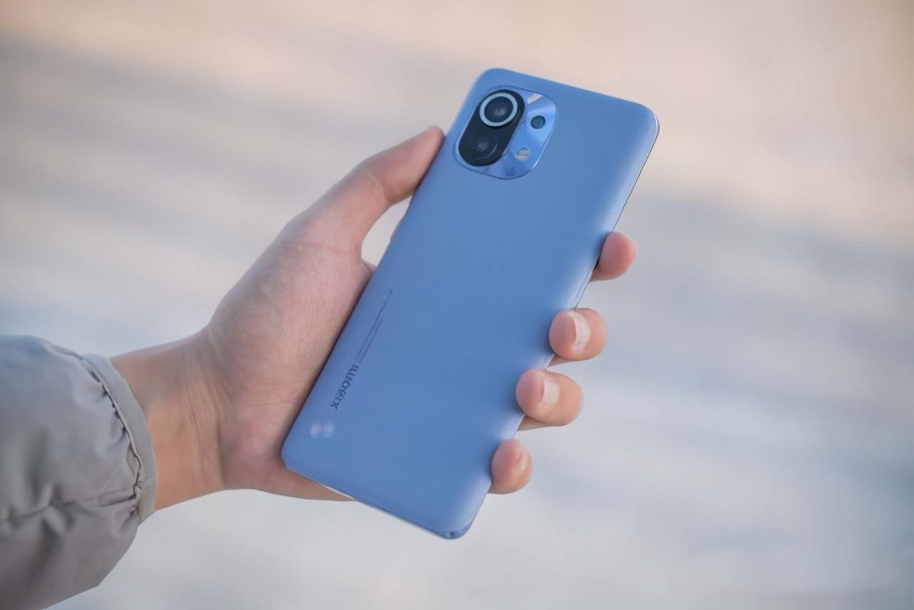 谁才是真正的平民旗舰？一加9对比小米11，3个缺点过于明显