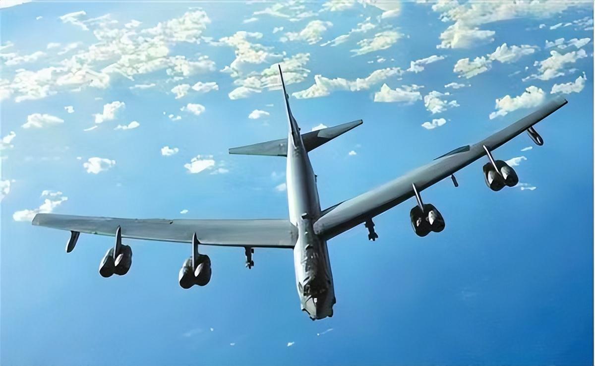 B52轰炸机诞生70年,仍是美军主力,换装升级后还要再战30年