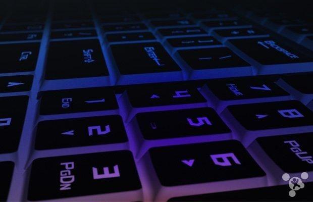 华硕开发24英寸游戏本 性能超Titan X台式机