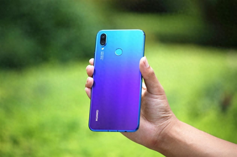 首发麒麟710!华为nova3i评测:卓越AI四摄、身披蓝紫渐变色